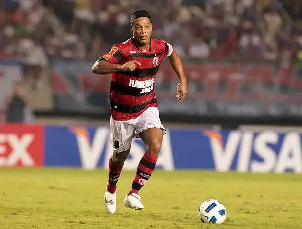 的凝聚力与 的凝聚力与